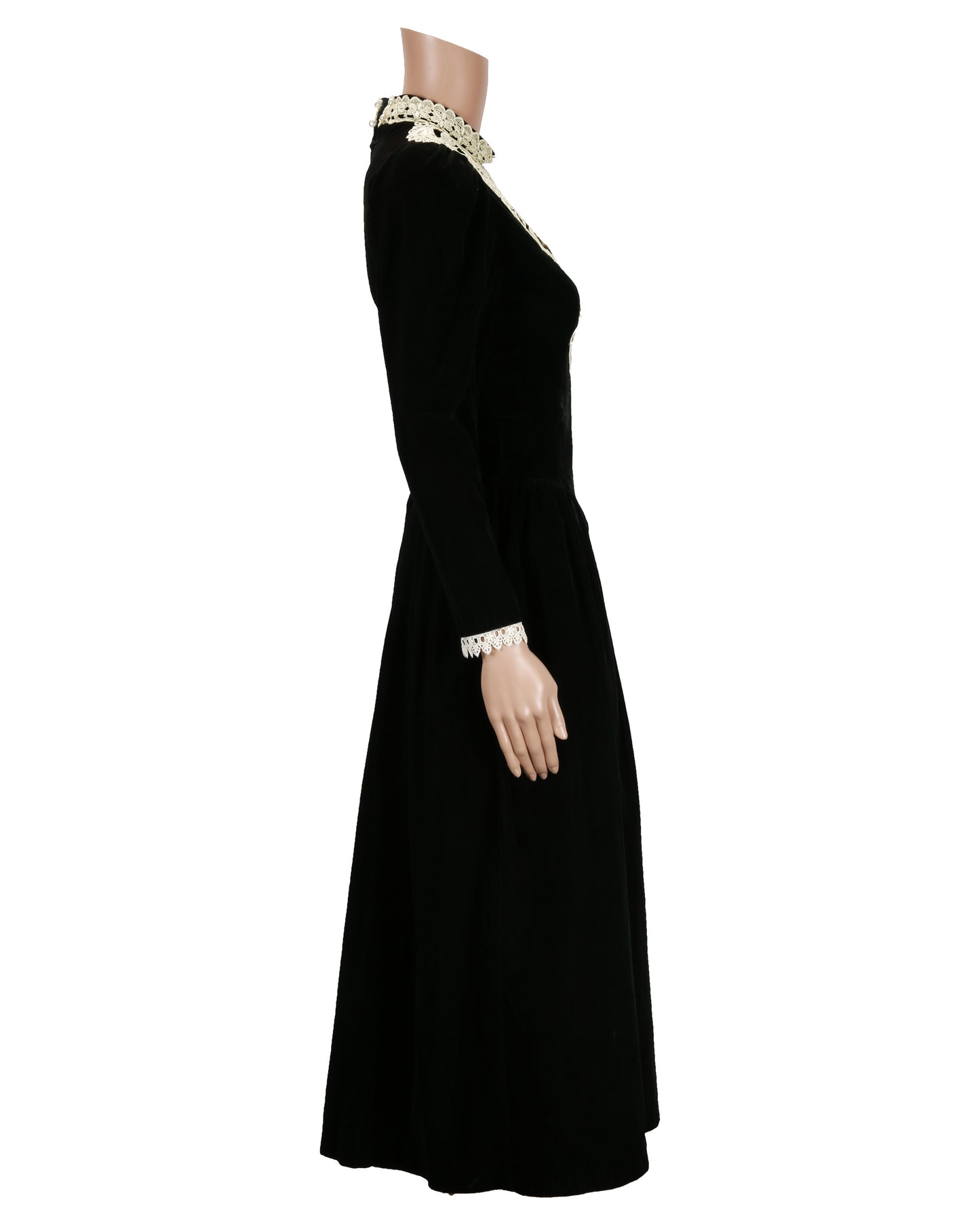 "The House of Yes" Lesly's (Tori Spelling) Dress