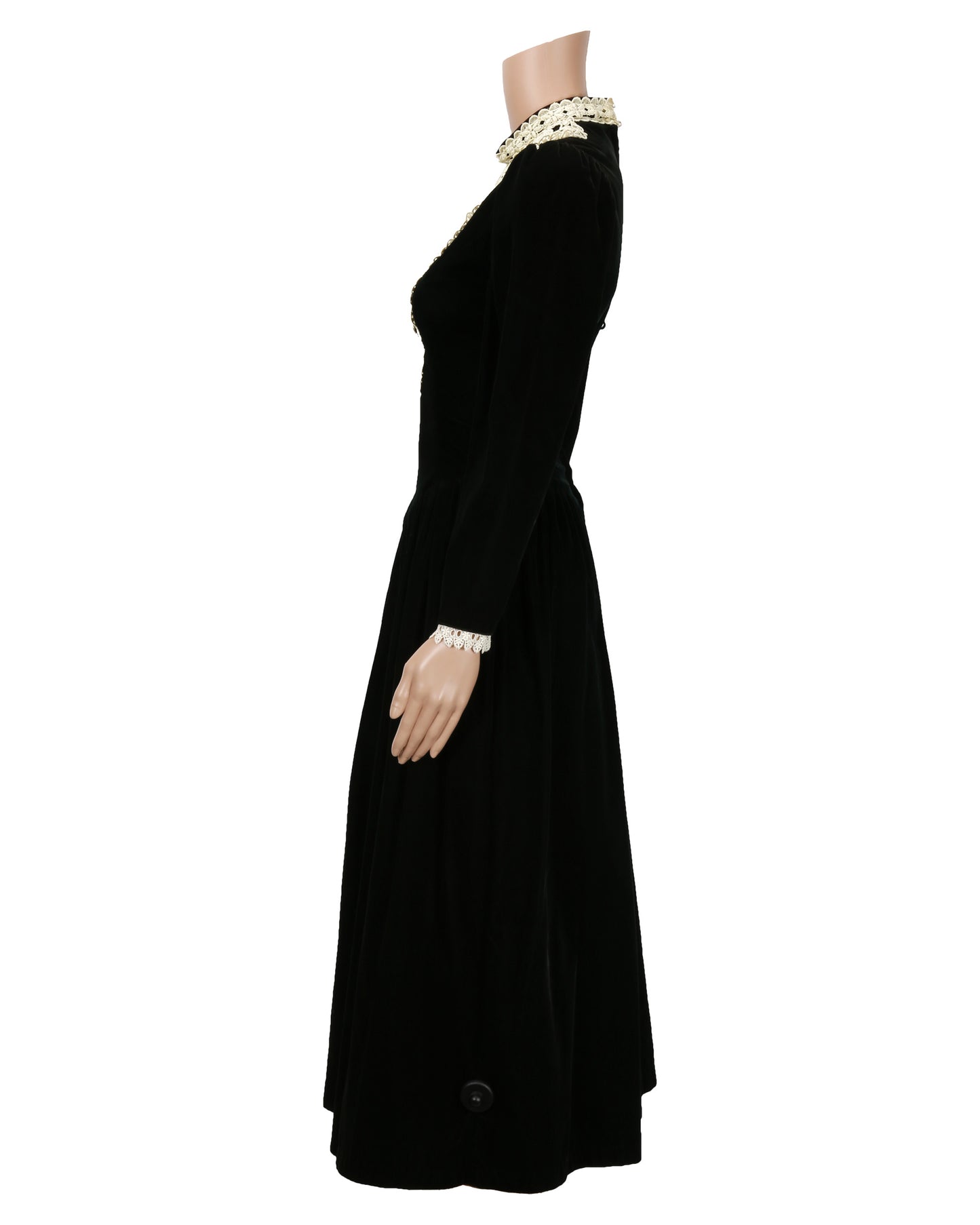 "The House of Yes" Lesly's (Tori Spelling) Dress