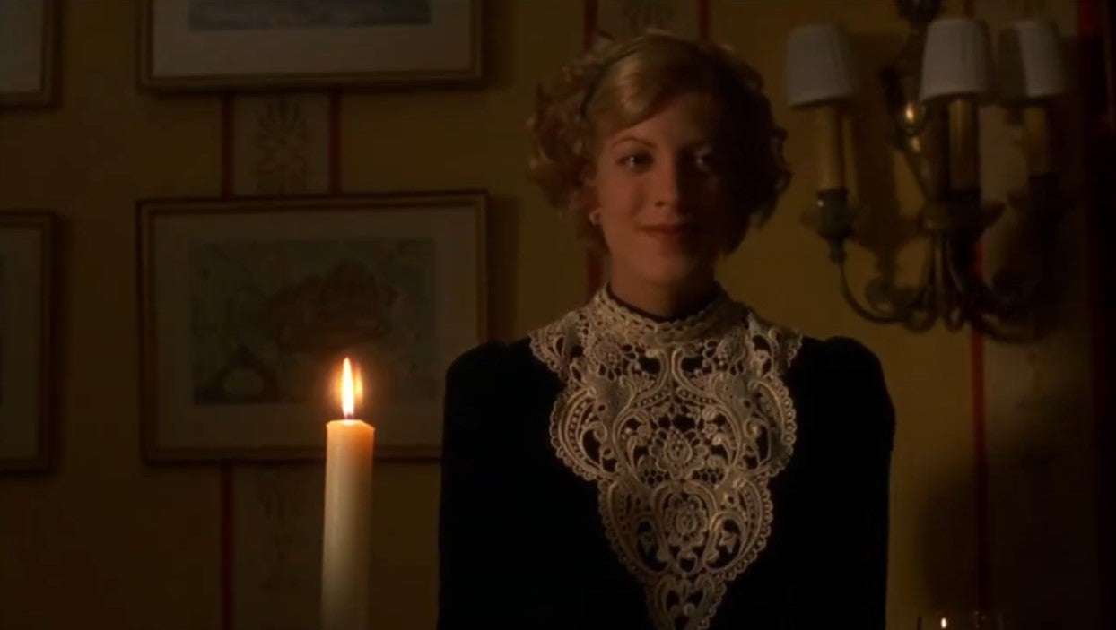 "The House of Yes" Lesly's (Tori Spelling) Dress