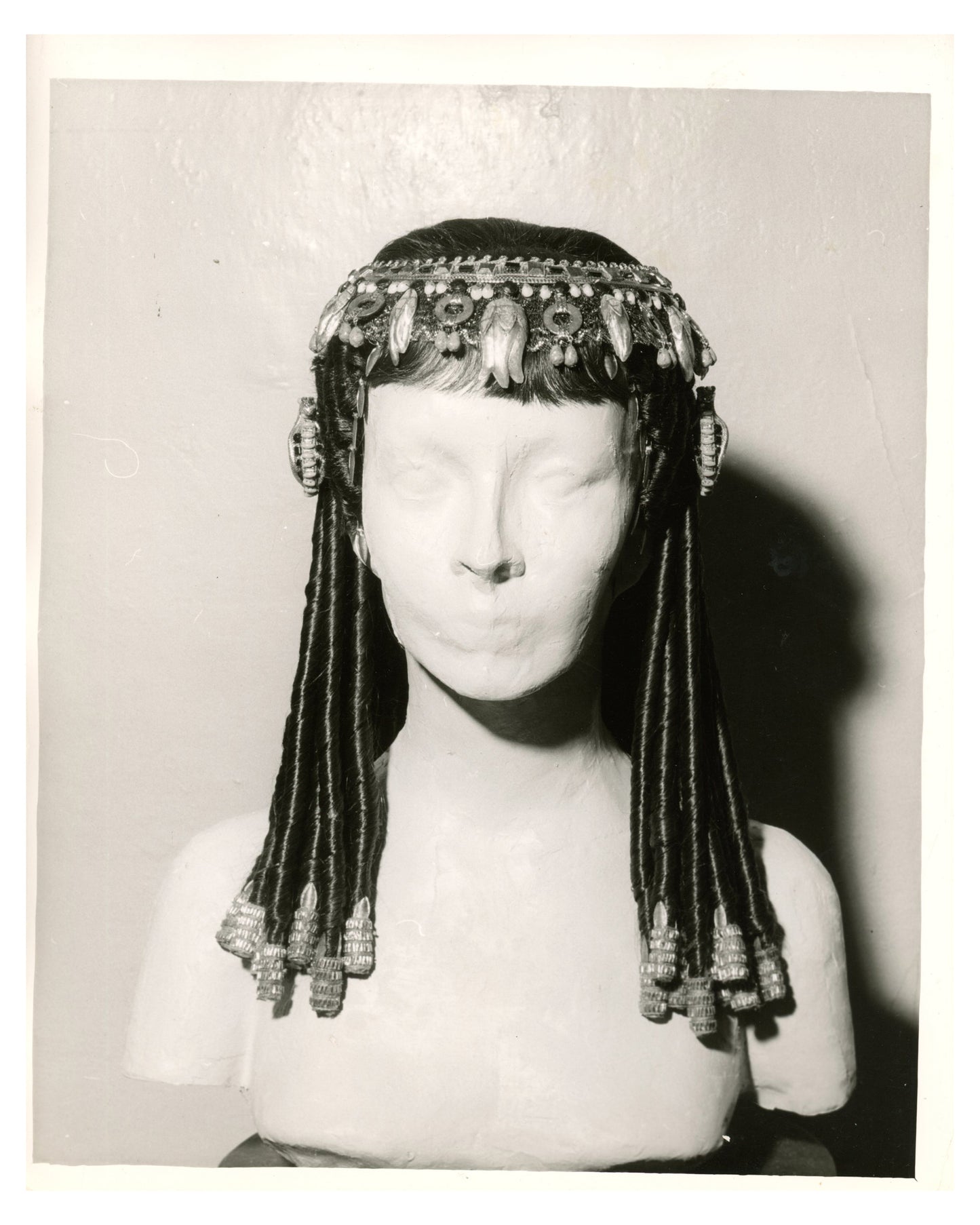 "Cleopatra" (1963) Set 40 Black & White Wig Photographs