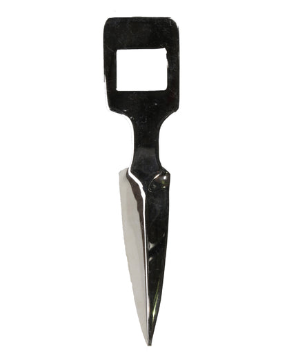 "Eraser" U.S. Marshal John "The Eraser" Kruger's (Arnold Schwarzenegger) Blood Letting Throwing Knife