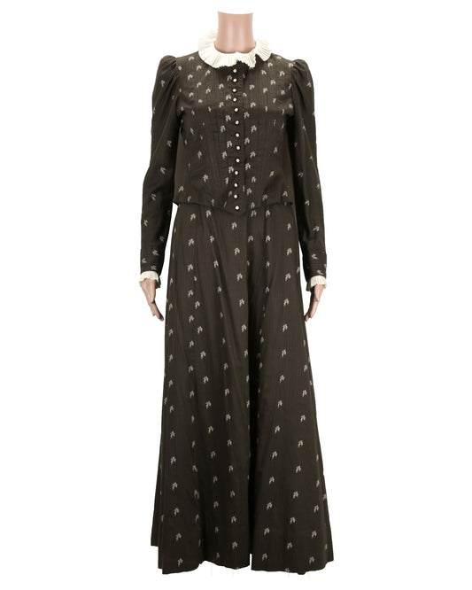 "Les palmes de M. Schutz" Marie Curie's (Isabelle Huppert) Costume