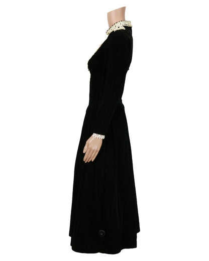 "The House of Yes" Lesly's (Tori Spelling) Dress