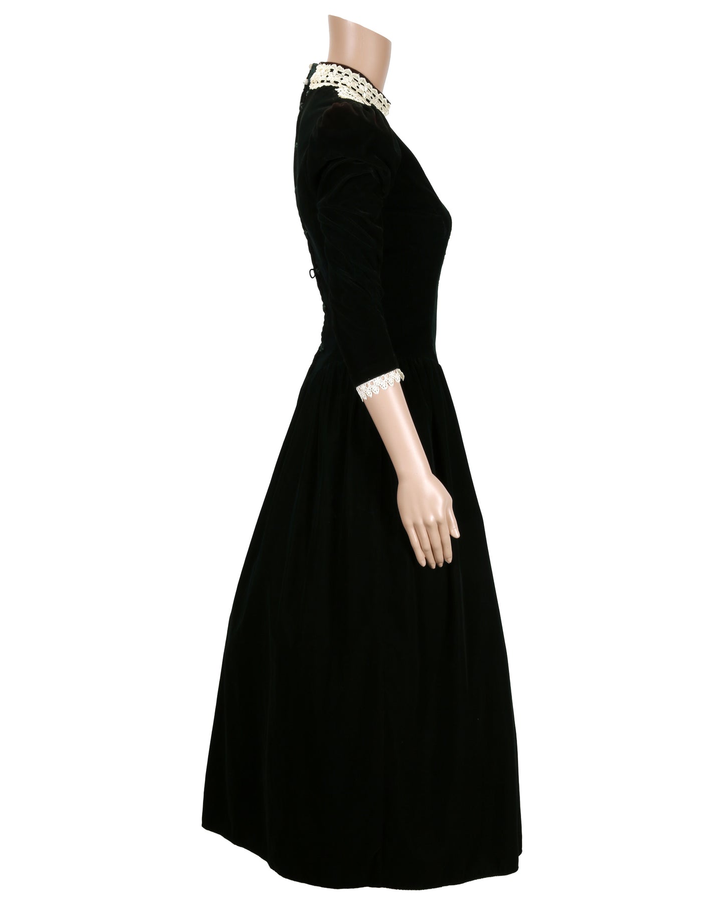 "The House of Yes" Lesly's (Tori Spelling) Dress