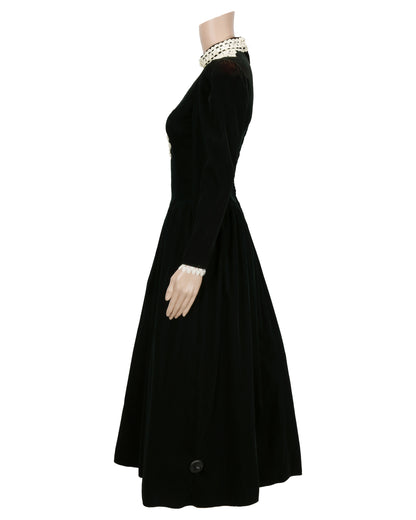 "The House of Yes" Lesly's (Tori Spelling) Dress